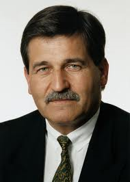 Dr. Mannfred Bishoff er styreleder i Daimler som eier Mercedes Benz