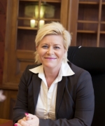 Finansminister Siv Jensen legger fram statsbudsjettet 2015. (Foto: regjeringen.no)