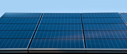 Moderne batterier vil kunne lagre solenergi  lenger enn idag. Det kan slå ut fossil energi og gjøre oss uavhengig av energiprodusenter( Foto: Solar Power)