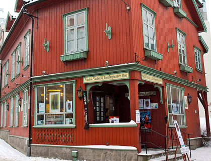 Avistegnernes hus i Drøbak er et fristed for tegnere som er forfulgt pga ytringer. (Foto: avistegnerneshus.no)