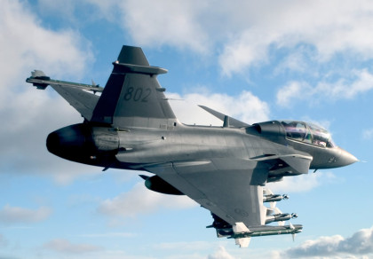 John Berg vil kjøpe 25 jagerfly av typen F-35 og30 jagerfly av typen Gripen E ( Foto: Gripen)