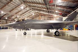 Jagerflyet  F-35 på Edwards  Air  Force Base iCalifornia skal  til Norge.Nordens Nyheter bbesøkte    USA  sammen med Foersvarsdepartementet  i  2011.(Foto: NilsPetter Tanderø)