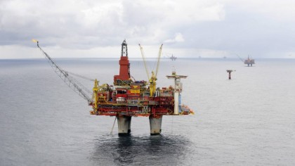 Statfjord C-feltet er lønnsomt igjen. Oljeprisen er over femti dollar per fat, og veksten i SA trekker oljeprisen opp( Foto: Statoil/Harald Pettersen)