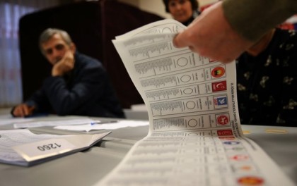 Turkish Election Official in one of the Election Rooms( Photo: Associated Press)