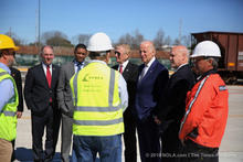 USAs visepresident Joe Biden besøker Konecranes RTG i Port of New Orleans( Foto: KoneCranes)