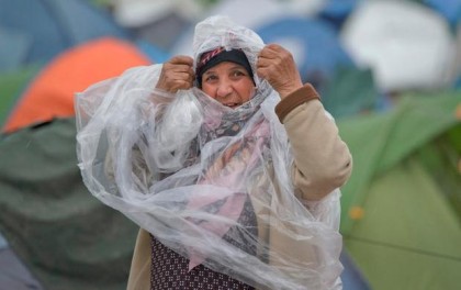 Macedonian authorities have imposed further restrictions on refugees trying to cross the border, saying only those from cities they consider to be at war can enter as up to 14,000 people are trapped in Idomeni( Photo: Associated Press)