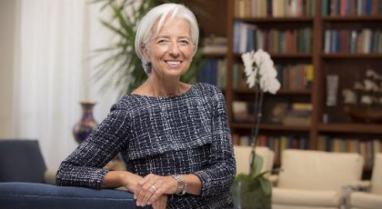 Christine Lagarde vventer lavere vekst. Her er hun avbildet etter å ha blitt gjenvalgt i IMF( Foto: IMF