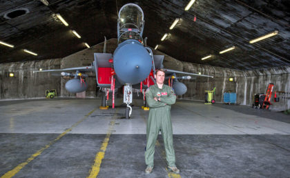 Amerikaneren Jeff Beckel er NATO-guard på Keflavik-basen på Island og flyr det nye norske jagerflyet F-35( Foto: Associated Press)