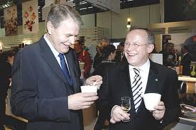 Presidenten i ESA, Sven Erik Svedman( til venstre) får en viktigere rolle i finanssaker fremover( Foto: Regjeringen)