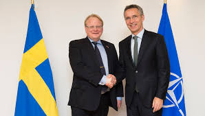 Minister of Defence Peter Hultqvist meest secretary general Jens stoltenberg in NATO in Poland( Photo: NATO. int)