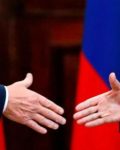 Donald Trump shake hands with president Vladimir Putin(Photo: Associated Press)