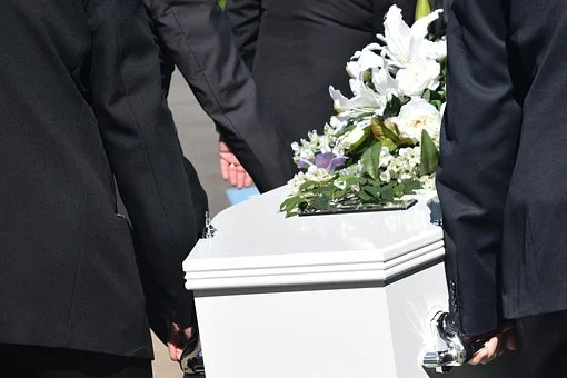 Hvordan planlegge begravelse i Oslo når du bor i Ringerike?