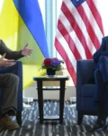Ukraina i fokus når Zelenskyy møter G7 der Russland hevder omstridte gevinster