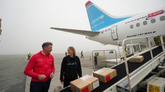 Norwegian fornyer partnerskap med UNICEF og flyr nødhjelp til Sierra Leone